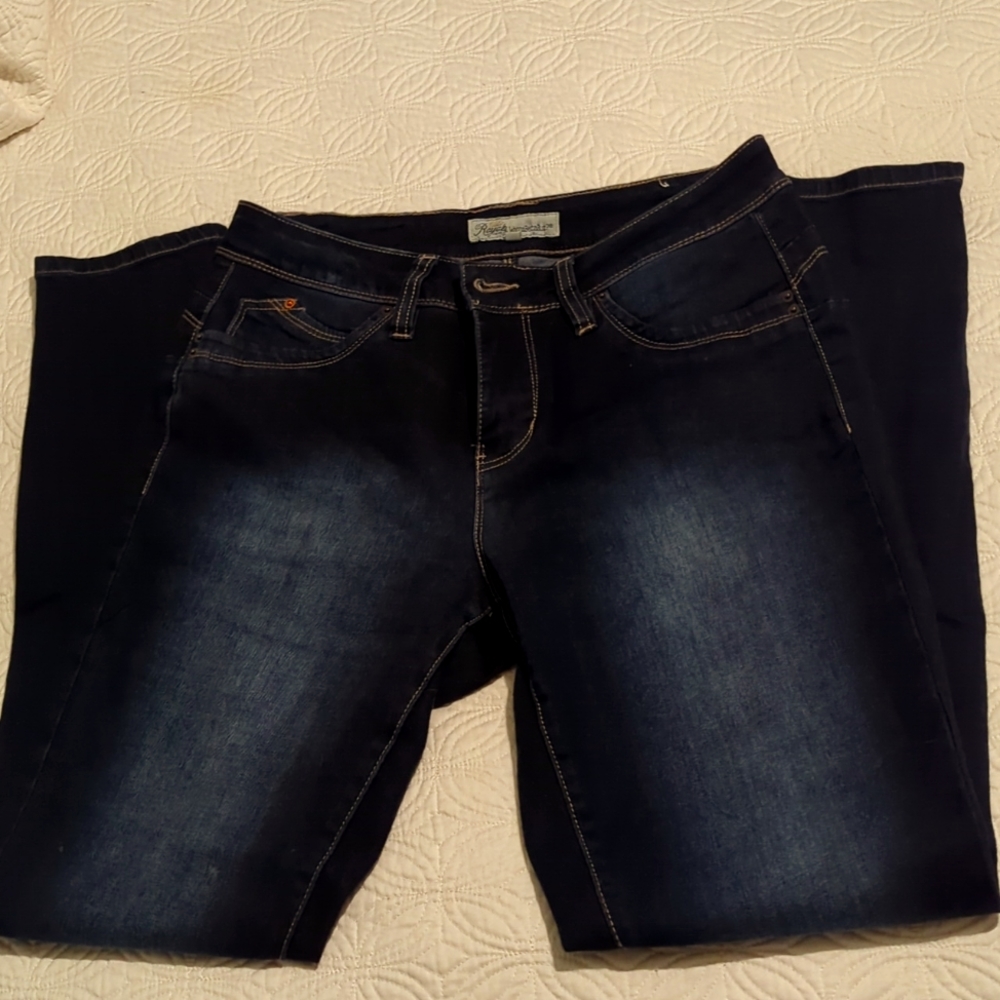 Dark wash skinny jeans up for grabs, new without tags!! Size 8.